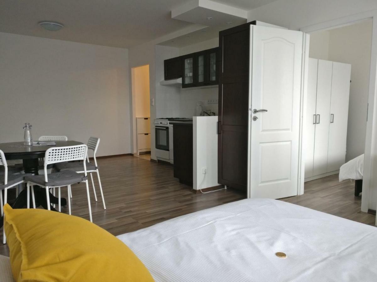 Invalidovna Apartment Prag Eksteriør billede